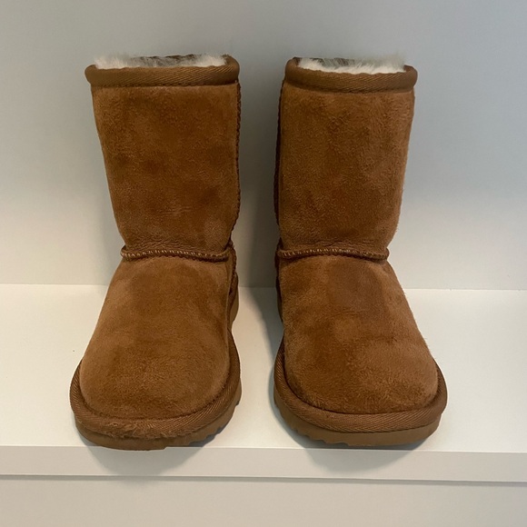 Ugg Classic II children’s boot (chestnut color -size 10) - Picture 1 of 5